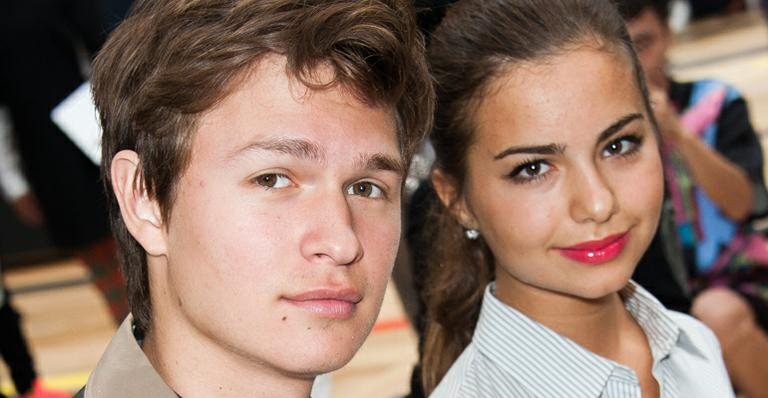 Ansel Elgort e Violetta Komyshan - Getty Images