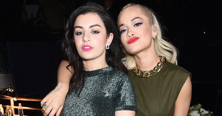 Rita Ora e Charlie XCX: acidente em gravação de clipe - Getty Images