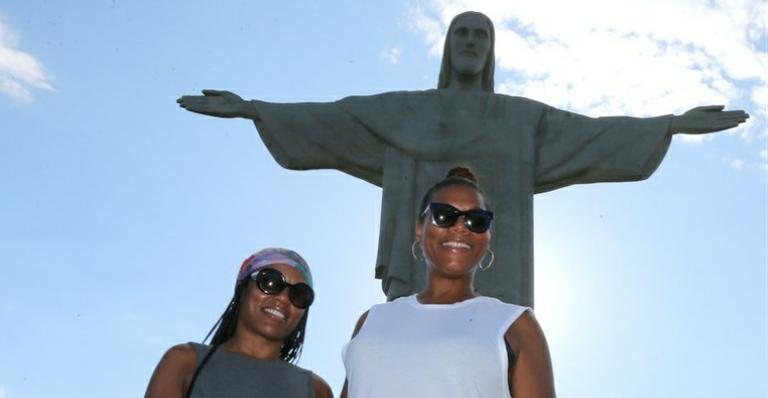 Queen Latifah visita Cristo Redentor no Rio - André Freitas e Gabriel Reis/AgNews