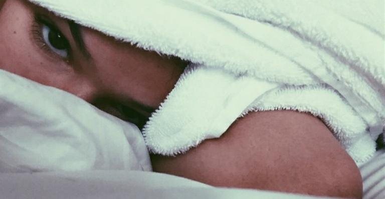 Bruna Marquezine joga olhar 43 deitada na cama - Instagram/Reprodução