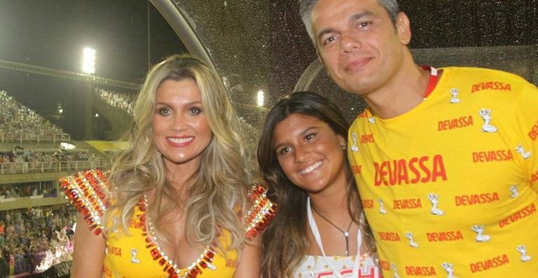 Flávia Alessandra e Otaviano Costa com Giulia - Cleomir Tavares / Divulgação