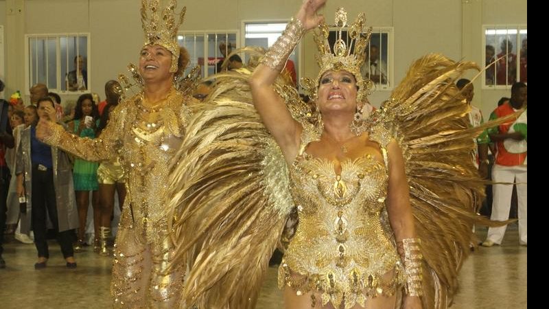 Susana Vieira e David Brazil desfilam na Grande Rio - Marcos Ferreira/Photo RioNews