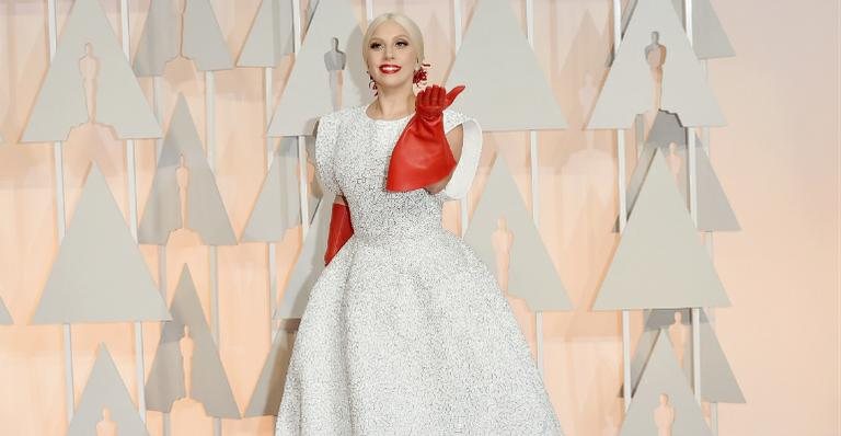 Roupa de Lady Gaga no Oscar vira piada na web - Getty Images