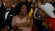 Oprah Winfrey fica surpresa ao ganhar Oscar de brinquedo - Twitter/Reprodução