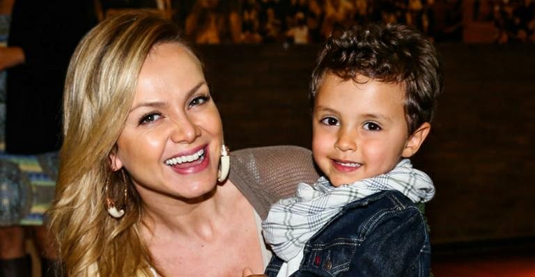 Eliana e o filho, Arthur - Manuela Scarpa/Photo Rio News