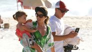 Angélica e Luciano Huck se divertem com Eva na praia - AgNews