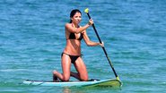 Ana Lima faz stand up paddle no Rio - Dilson Silva/AgNews