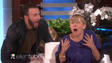 Chris Evans assusta Scarlett Johansson - Reprodução