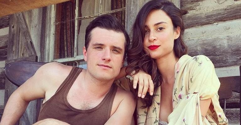 Thaila Ayala posa no set com Josh Hutcherson - Instagram/Reprodução