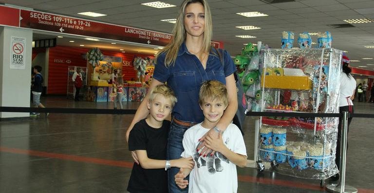 Fernanda Lima com os filhos - Alex Palarea / AgNews