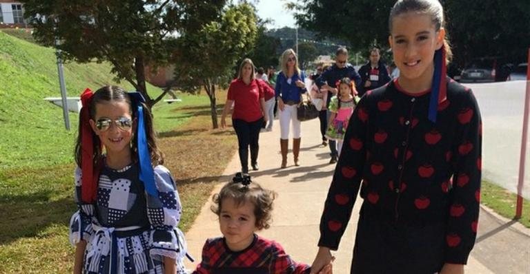 Maria, Clara e Helena chegam para Festa Junina na escola - Instagram/Reprodução