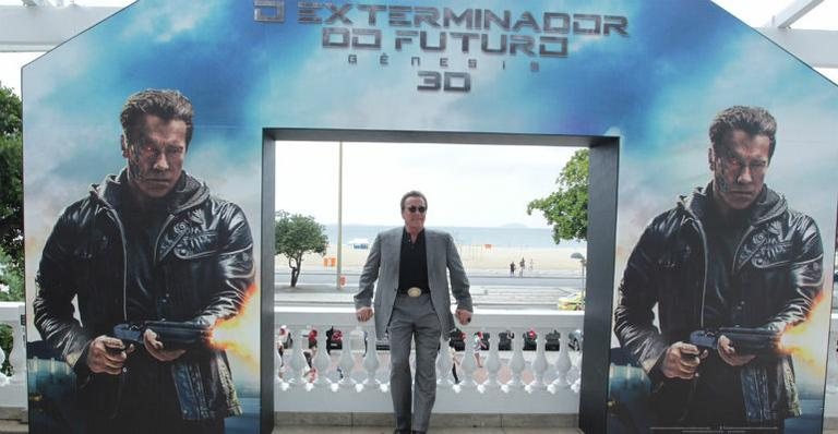 Arnold Schwarzenegger vai ao lançamento de “O Exterminador do Futuro: Gênesis” - Marcello Sá Barretto/Ag News