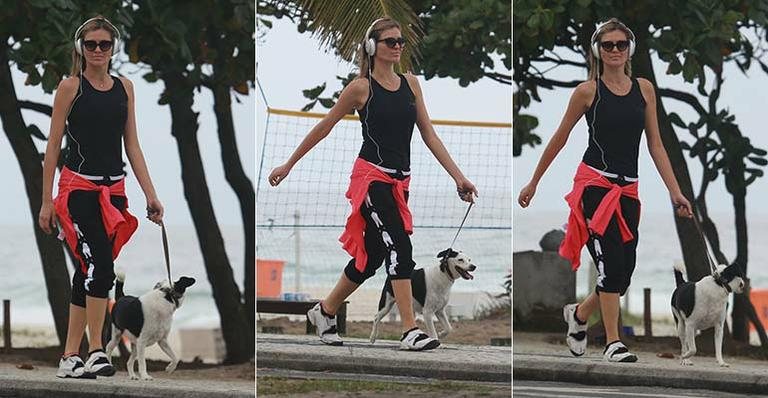 Ellen Jabour caminha com seu cachorro - Dilson Silva/Agnews