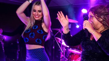 Com a barriguinha de fora, Fernanda Keulla arrasa em show de Preta Gil - Araújo, Caio Duran, Martins e Vivi Carvalho / Divulgação