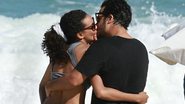 Lucy Ramos e Thiago Luciano curtem praia no Rio - Dilson Silva/Agnews