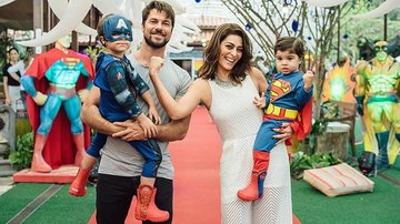 Carlos Eduardo Baptista com Pedro no colo; Juliana Paes com o caçula, Antonio - Renata Xavier / Divulgação