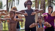 Glória Maria faz aula de zumba com as filhas - Mario Lalau / Divulgação