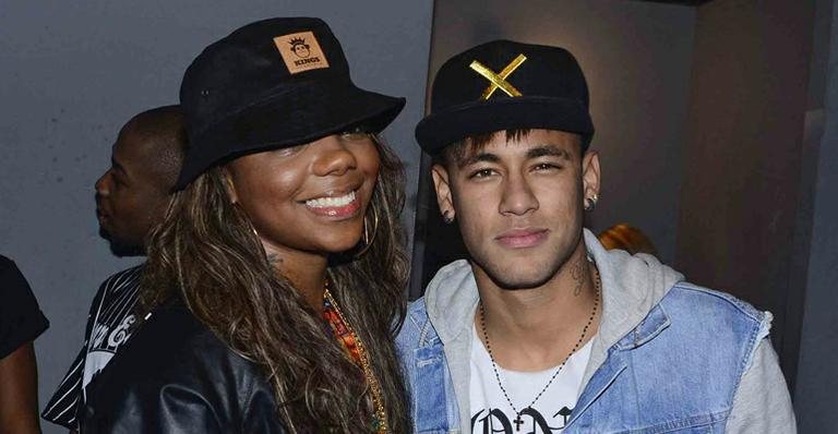 Neymar posa ao lado de Ludmilla e curte show em SP - Leo Franco / AgNews