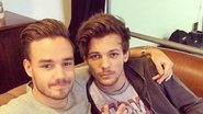 Louis Tomlinson abre a camisa de Liam Payne em show - Reprodução/ Instagram