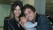 Hudson conhece o filho, Davi - Thiago Duran/Agnews