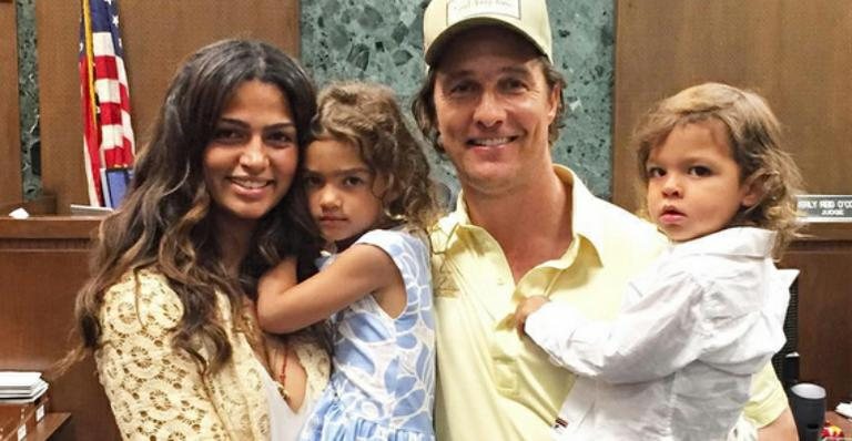 Camila Alves e Matthew McConaughey com os filhos Vida e Livingston - Instagram/Reprodução