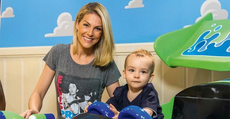 Ana Hickmann e o filho, Alexandre Jr. - MATT STROSHANE