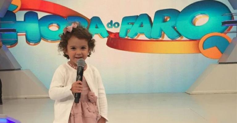 Helena, filha de Rodrigo Faro, rouba a cena em gravação na TV - Instagram/Reprodução