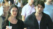 Chay Suede e Laura Neiva passeiam pelo Rio de Janeiro - AgNews