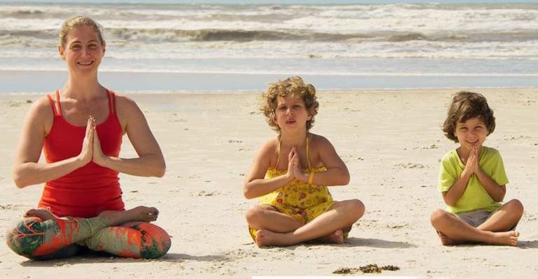 Yoga de Andrea Wellbaum e clã - César Alves