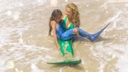 Vestida de sereia, Thalia posa na praia com a filha - Instagram/Reprodução