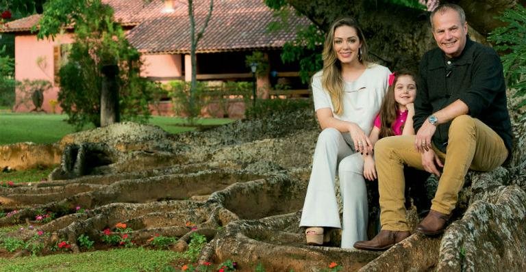 Na fazenda do interior paulista, Tânia, Maysa e Jayme ficam em frente à histórica figueira - Caio Guimarães