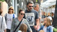 Ben Affleck passeia com a nova babá e os filhos nos EUA - AKM-GSI/Splash News