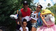 Scheila Carvalho e Tony Salles com a filha, Giullia, na Disney - Instagram/Reprodução