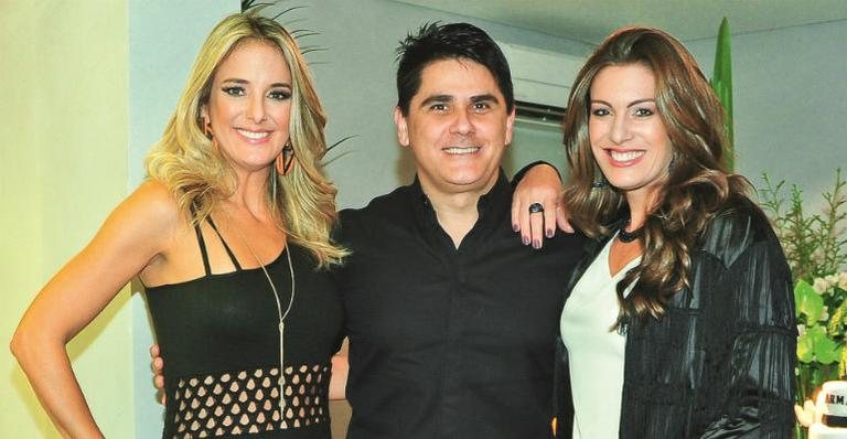 Ticiane Pinheiro e Cesar Filho e sua Elaine Mickely na festa. - JOÃO PASSOS/BRASIL FOTOPRESS