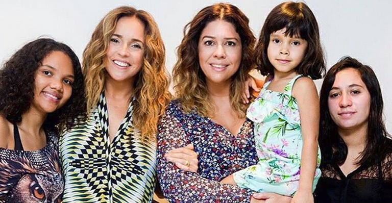 Daniela Mercury e Malu Verçosa posaram com as filhas Alice, Bela e Marcia - Instagram/Reprodução