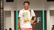 Ator Nando Rodrigues brilha em desfile de moda em São Paulo - Gustavo Duran/Divulgação