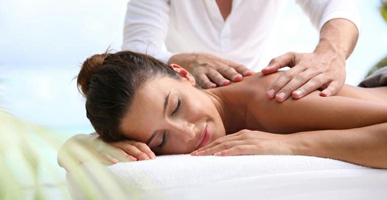 Massagem modeladora - Shutterstock