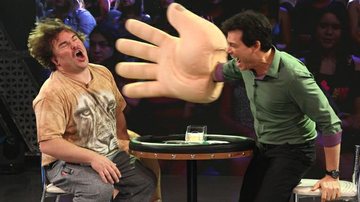 Jack Black se diverte com Celso Portiolli - Leonardo Nones/SBT