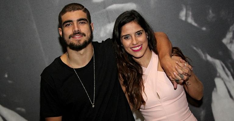 Caio Castro e Camilla Camargo em estreia de Travessia - Divulgação