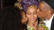 Beyoncé recebe beijo de Blue e Jay Z - Reprodução