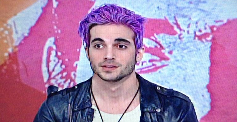 Fiuk exibe cabelo rosa no Vídeo Show - Reprodução