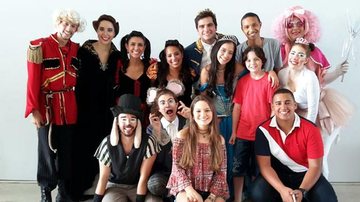 Elenco da peça com Karize Brum ("Rebelde") e Kaik Brum ("Totalmente Demais") e Ruan Bravo e Rodrigo Faria, ambos da websérie "Miguel invisível". - Divulgação