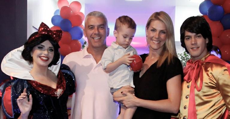 Filho de Ana Hickmann se diverte em festa infantil - Marcos Ribas/Brazil News