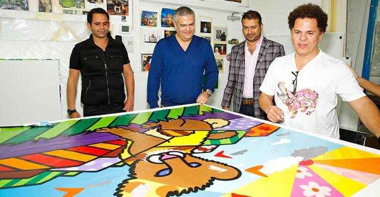 Britto com Eduardo, Ricardo e Kamal, Romero exibe obra que doou à entidade de proteção aos felinos de
grande porte - JP YIM/Getty Images