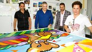 Britto com Eduardo, Ricardo e Kamal, Romero exibe obra que doou à entidade de proteção aos felinos de
grande porte - JP YIM/Getty Images