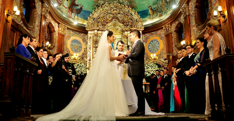 Junto há 14 anos, o par oficializa união com emocionante boda e animadíssima festa em São Paulo. - Rogério Pallatta