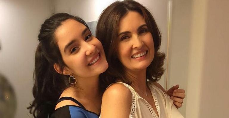 Laura Bernardes Bonemer com a mãe - Reprodução