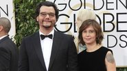 Wagner Moura e a mulher, Sandra Delgado, no red carpet da premiação - Getty Images