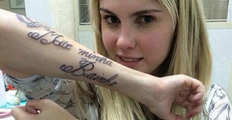 Bárbara Evans exibe tatuagem que fez em homenagem aos pais - Instagram/Reprodução