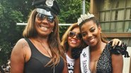 Ludmilla posa com a mãe e a avó em trio elétrico - Instagram/Reprodução